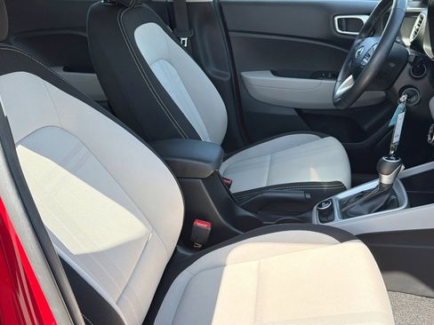 Certified 2022 Hyundai Venue SEL FWD image 25