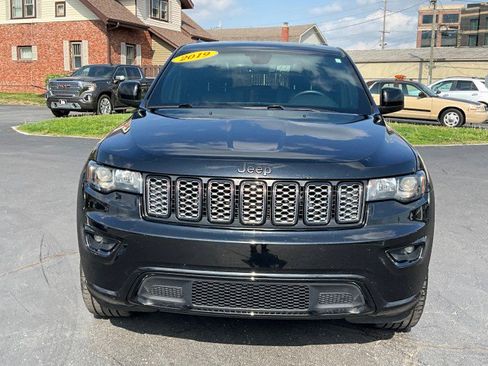 Used 2019 Jeep Grand Cherokee Altitude image 2