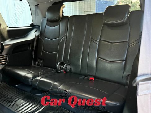 Used 2016 Cadillac Escalade Luxury AWD/4WD image 14
