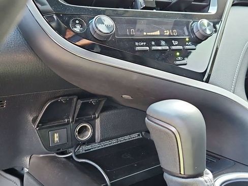 Used 2021 Toyota Camry XSE FWD image 19