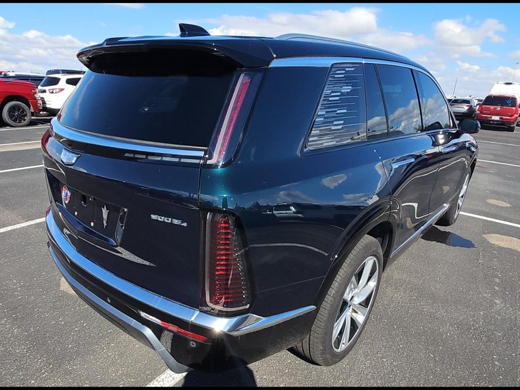 Used 2026 Cadillac Vistiq Luxury w/ LPO, Floor Liner Package AWD/4WD image 9
