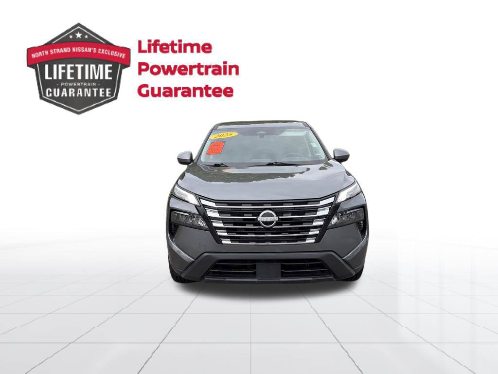 Certified 2025 Nissan Rogue SV FWD image 10