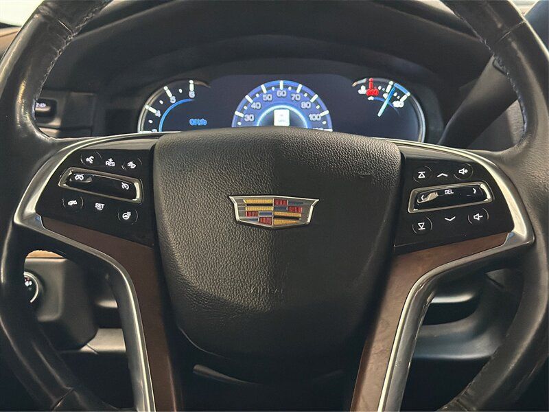 Used 2020 Cadillac Escalade ESV Premium Luxury AWD/4WD image 16