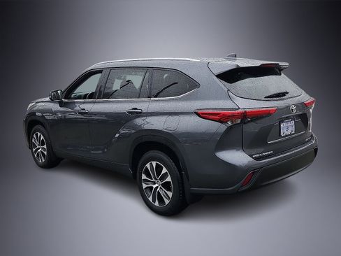 Used 2020 Toyota Highlander XLE image 4