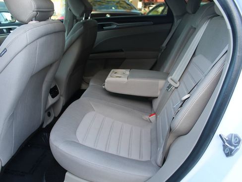 Used 2020 Ford Fusion SE FWD image 16