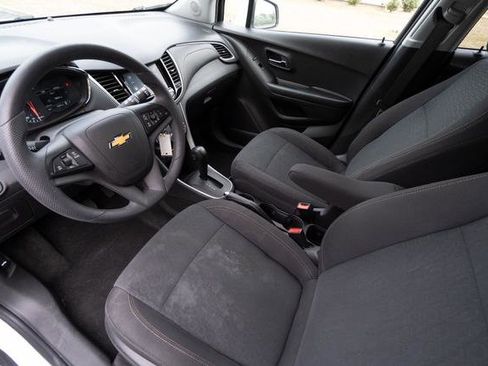 Used 2022 Chevrolet Trax LS w/ Tint and Cruise Package image 23