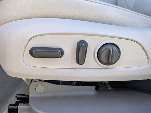 Used 2023 GMC Acadia SLT image 27