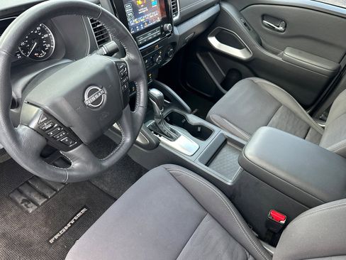 Used 2022 Nissan Frontier SV image 11