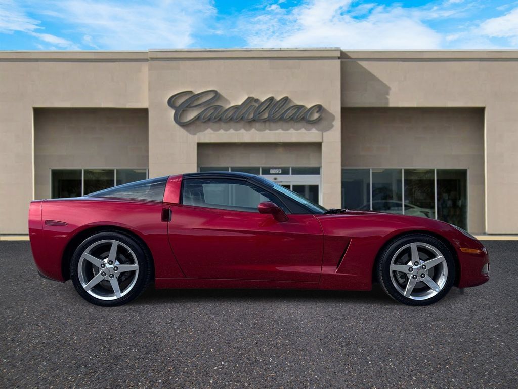 Used 2005 Chevrolet Corvette Coupe w/ Preferred Equipment Group RWD image 2