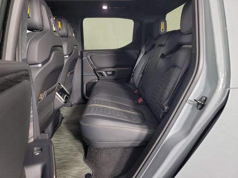 Used 2022 Rivian R1T Adventure image 21