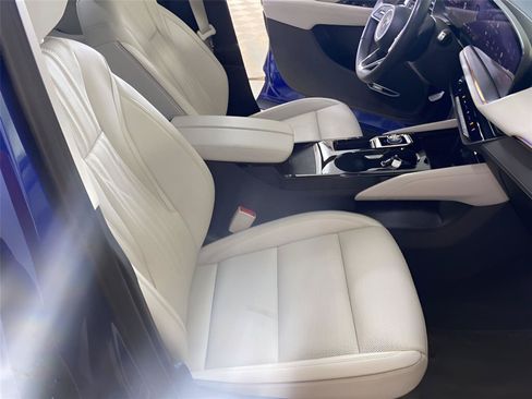 Used 2024 Buick Envision Avenir AWD/4WD image 36