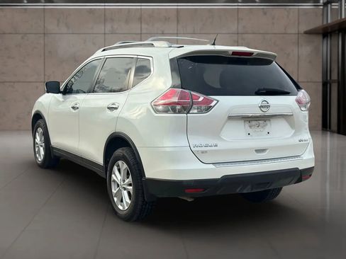 Used 2016 Nissan Rogue SV w/ SV Premium Package image 2