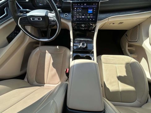 Used 2021 Jeep Grand Cherokee L Limited w/ Luxury Tech Group II image 14