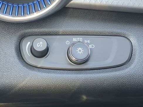 Used 2025 Chevrolet Trax LT w/ Driver Confidence Package image 18