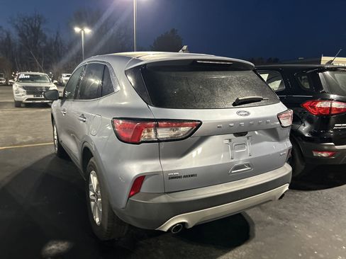 Used 2022 Ford Escape SE image 6