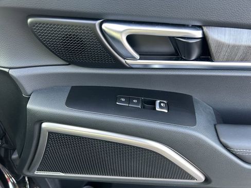 Used 2025 Kia Telluride EX w/ EX Captain's Chair Package image 21