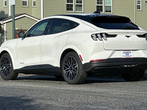 Used 2025 Ford Mustang Mach-E Premium image 3