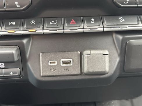 Used 2019 Chevrolet Silverado 1500 RST AWD/4WD image 18