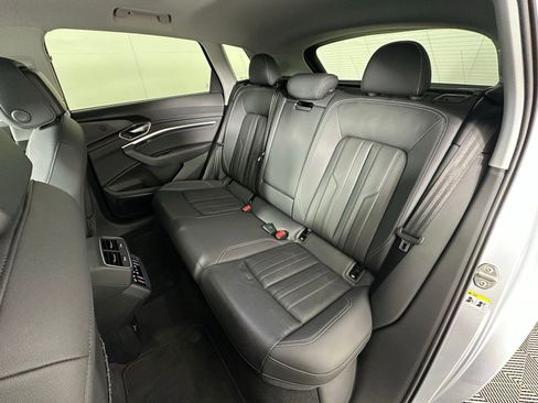 Used 2019 Audi e-tron Premium Plus image 34