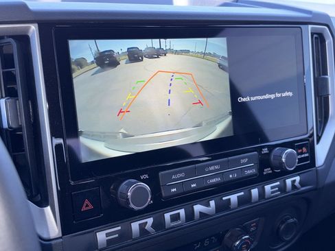 Used 2025 Nissan Frontier SV w/ SV Convenience Package RWD image 13