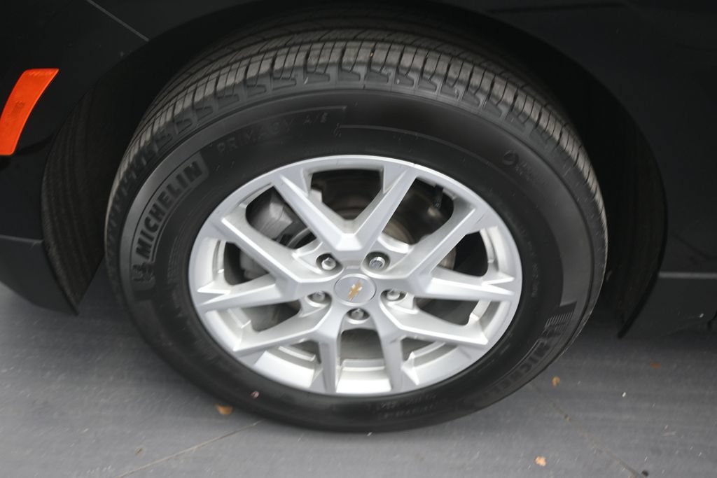 Used 2024 Chevrolet Equinox LS w/ Driver Confidence II Package FWD image 9
