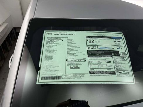 New 2025 Jeep Grand Cherokee Limited w/ Black Appearance Package image 26