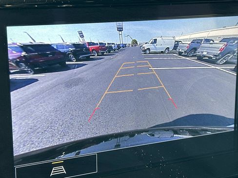 Certified 2023 Chevrolet Traverse LT FWD image 28