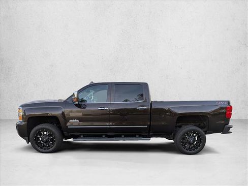 Used 2018 Chevrolet Silverado 2500 High Country w/ Duramax Plus Package image 9