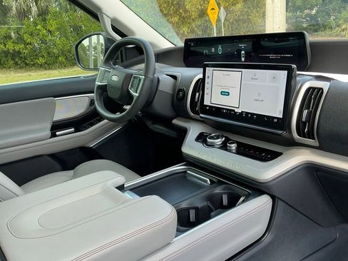 Certified 2025 Ford Expedition Max Active AWD/4WD image 13