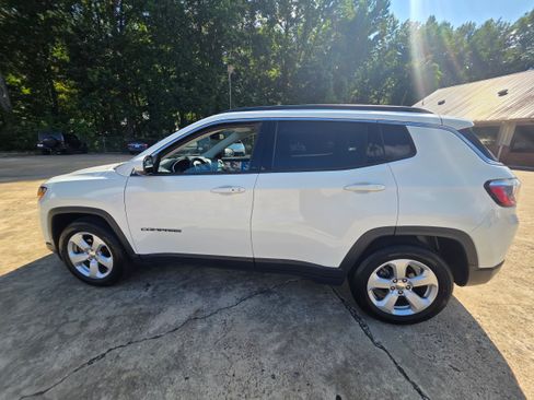 Used 2019 Jeep Compass Latitude FWD image 8