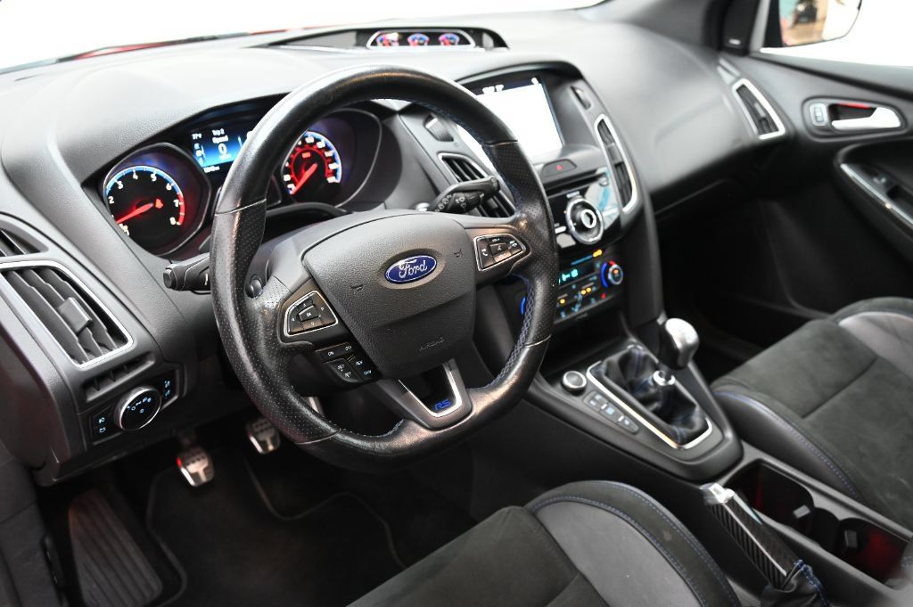 Used 2018 Ford Focus RS AWD/4WD image 27