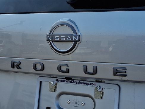 Used 2025 Nissan Rogue SV FWD image 30