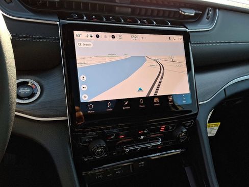 New 2025 Jeep Grand Cherokee Limited image 12