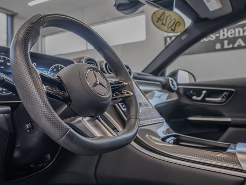 Used 2024 Mercedes-Benz GLC 300 4MATIC image 7