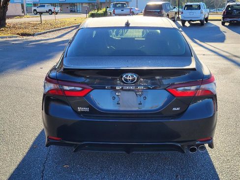 Used 2024 Toyota Camry SE image 3