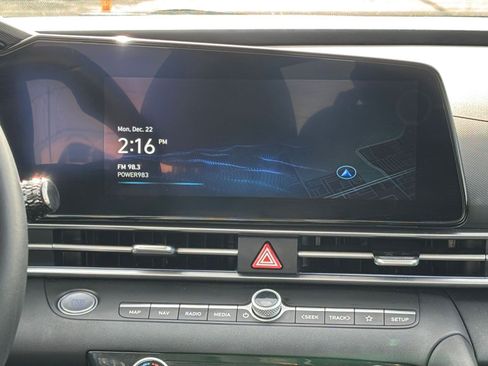 Used 2025 Hyundai Elantra Limited image 21