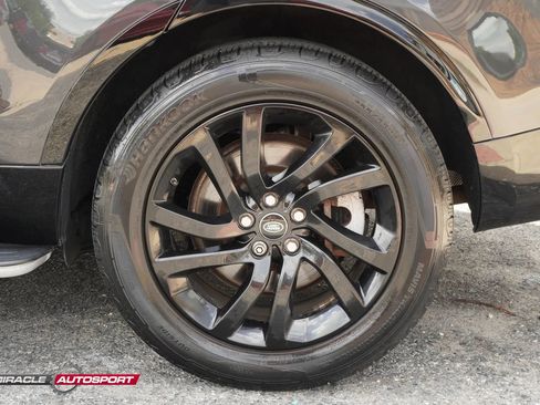 Used 2020 Land Rover Discovery Landmark AWD/4WD image 12