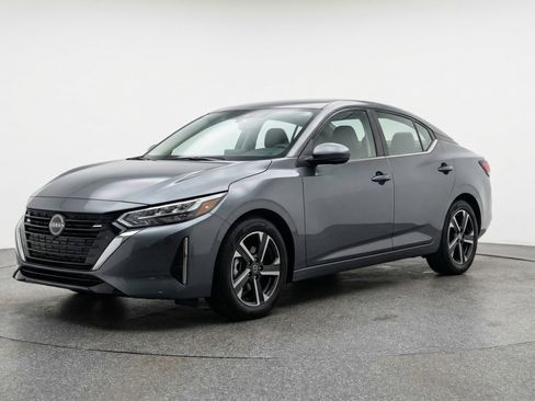 Used 2025 Nissan Sentra SV image 3