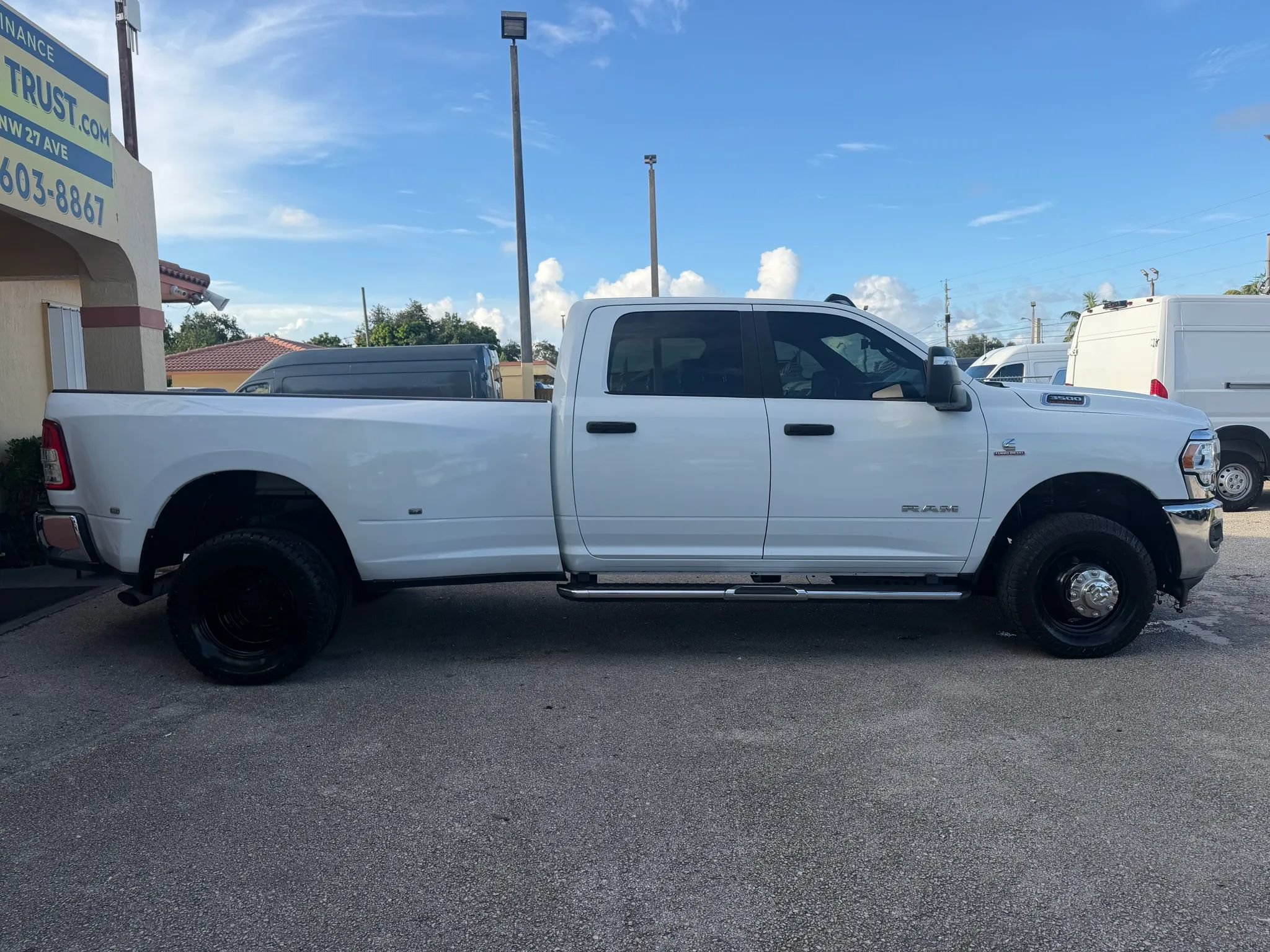 Used 2023 RAM 3500 4x4 Crew Cab Big Horn DRW w/ Level 1 Equipment Group image 8