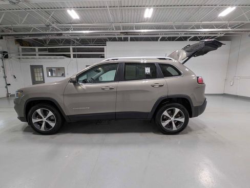 Used 2019 Jeep Cherokee Limited image 12