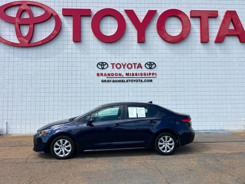 Used 2023 Toyota Corolla LE FWD image 5