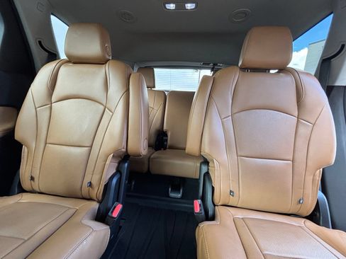 Used 2018 Buick Enclave Premium w/ Experience Buick Package AWD/4WD image 23