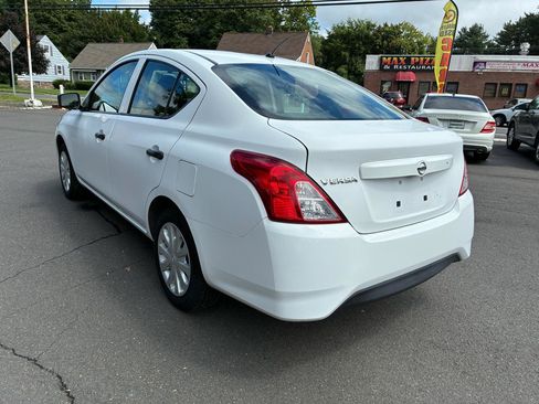 Used 2016 Nissan Versa S FWD image 3