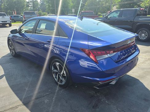 Used 2023 Hyundai Elantra Limited w/ Cargo Package FWD image 5