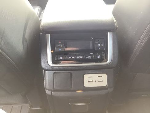 Used 2022 Subaru Ascent Limited w/ Technology Package image 12