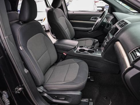 Used 2019 Ford Explorer XLT w/ Equipment Group 201A FWD image 8