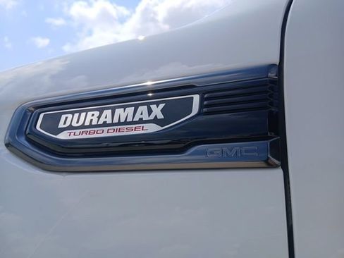 Used 2023 GMC Sierra 1500 AT4 w/ AT4 Premium Package AWD/4WD image 9
