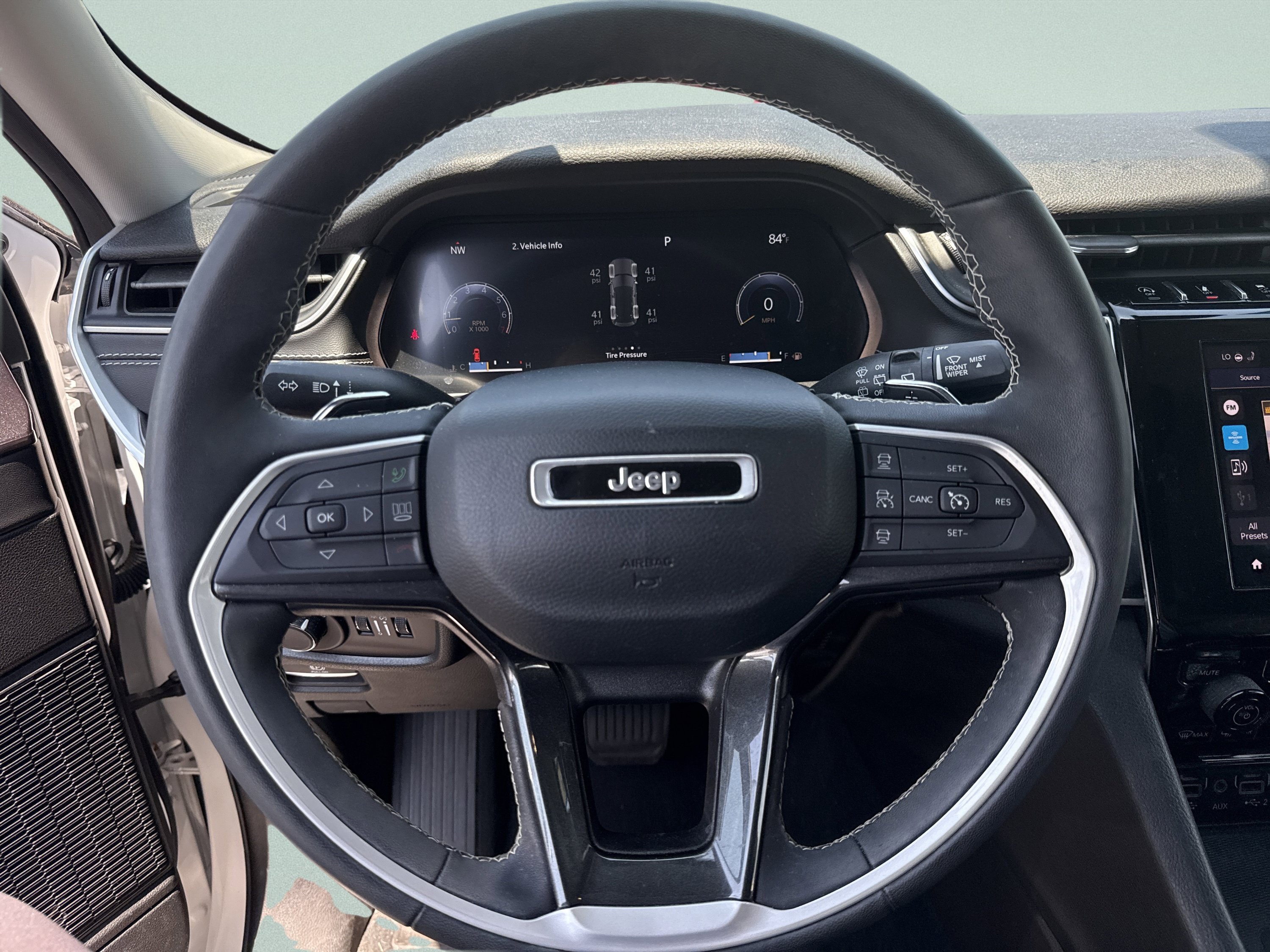 Used 2023 Jeep Grand Cherokee Laredo w/ Luxury Tech Group I AWD/4WD image 13