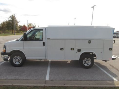 New 2025 Chevrolet Express 3500 w/ Power Convenience Package image 7
