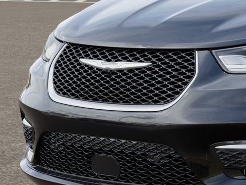 New 2026 Chrysler Pacifica Pinnacle w/ Trailer Tow Group image 11